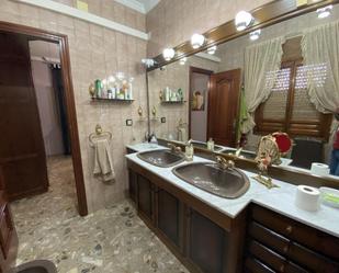 Bathroom of House or chalet for sale in Guadamur  with Terrace, Swimming Pool and Balcony