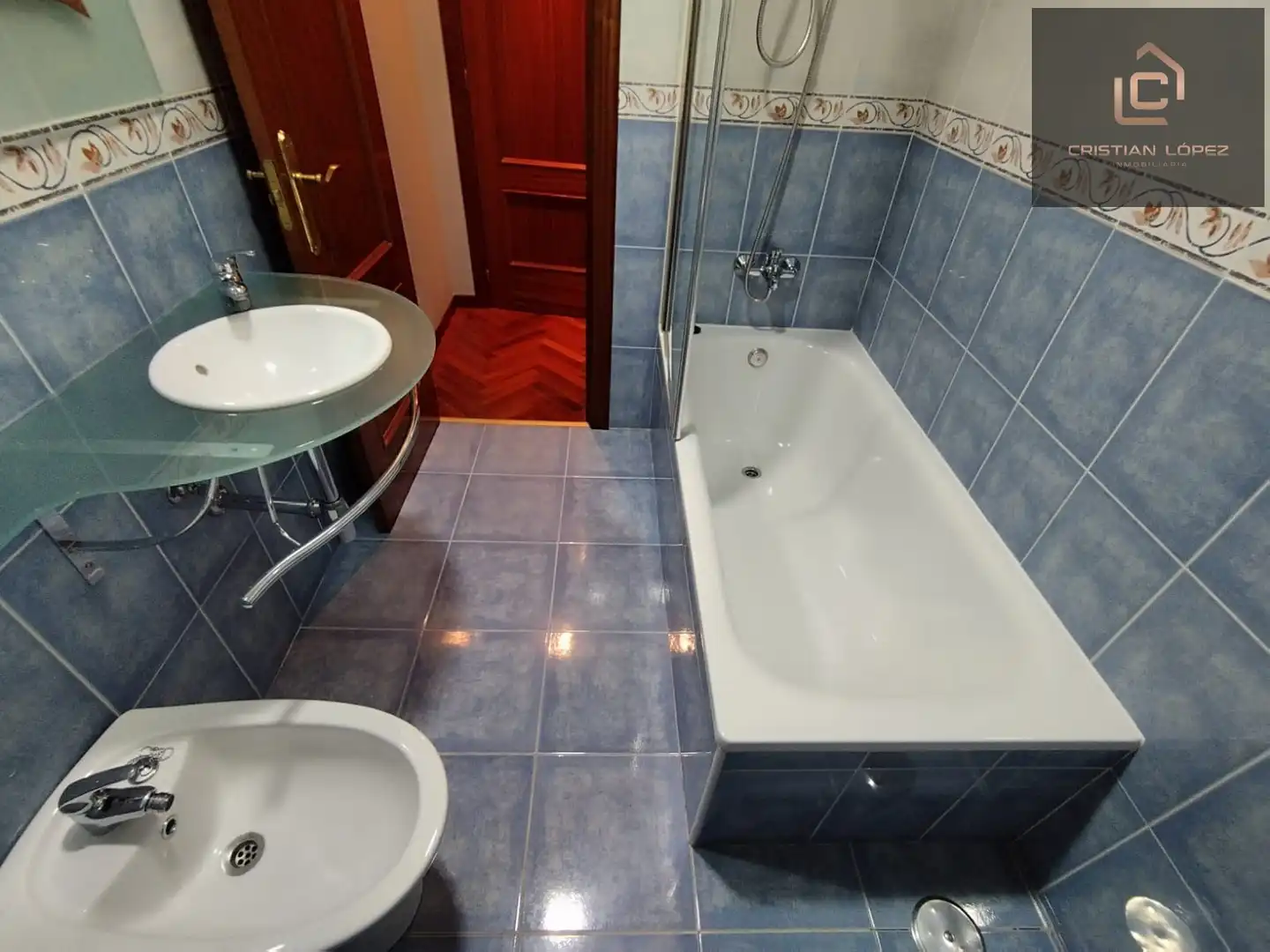 Baño de Piso en venta en A Coruña Capital  con Calefacción, Jardín privado y Parquet