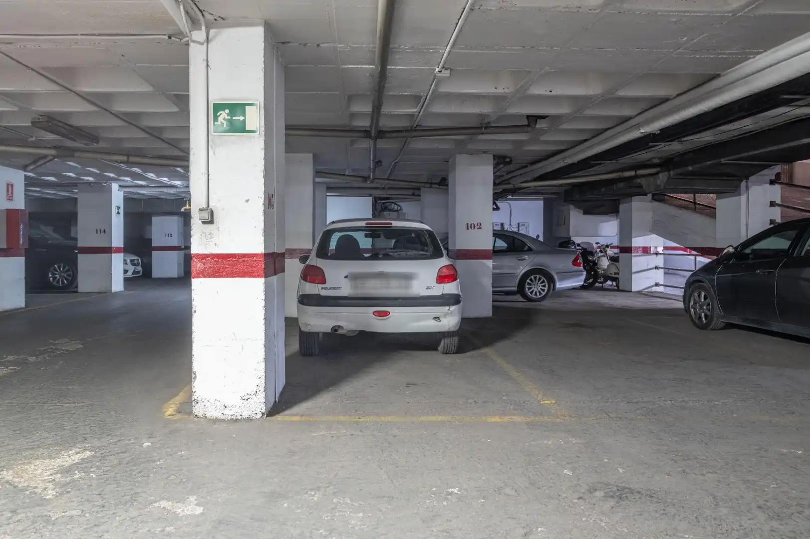 Parking de Piso en venta en Granada con Terraza, Trastero y Balcón