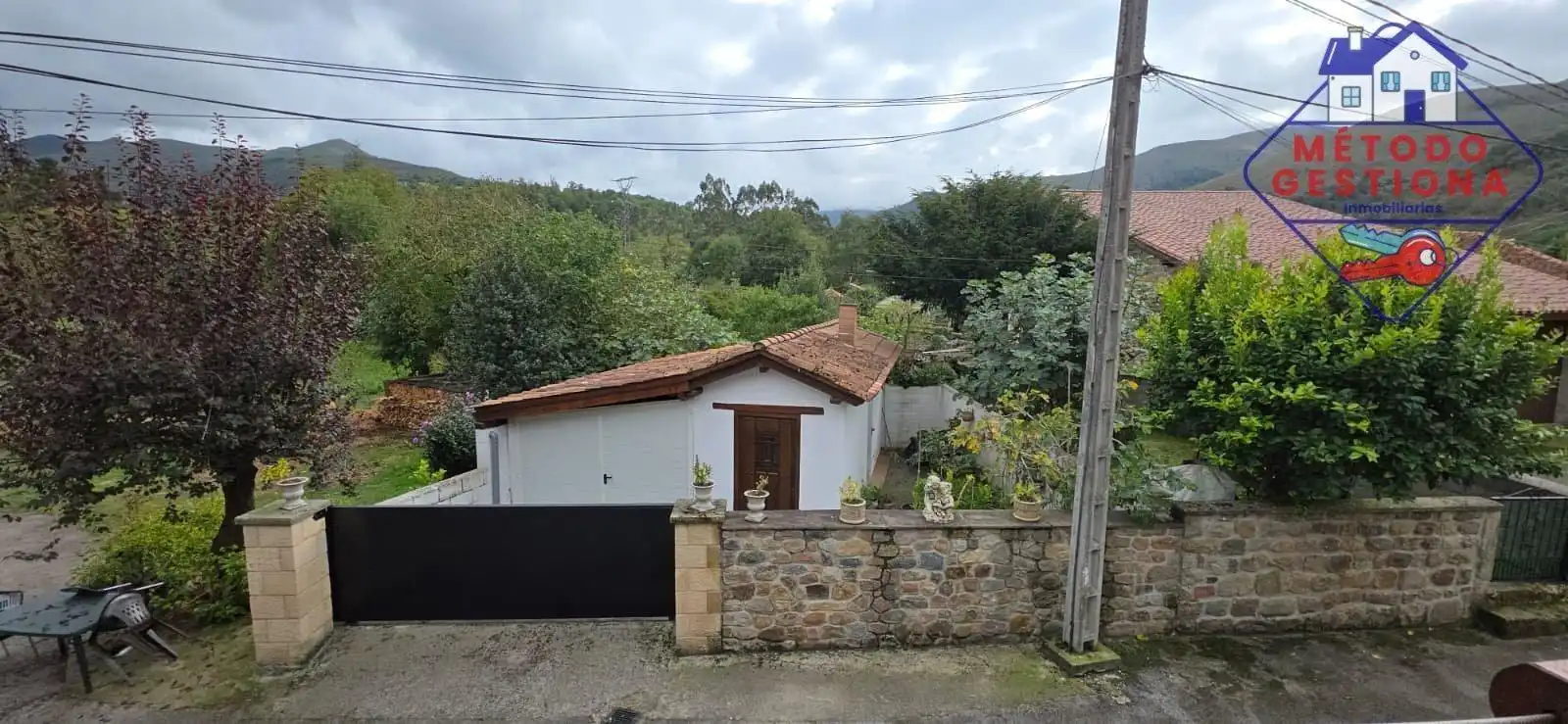 Vista exterior de Casa o chalet en venta en Cabuérniga con Calefacción, Terraza y Balcón