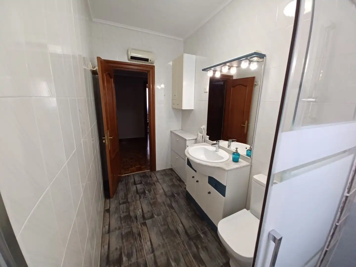 Badezimmer von Wohnung zum Verkauf in Portugalete