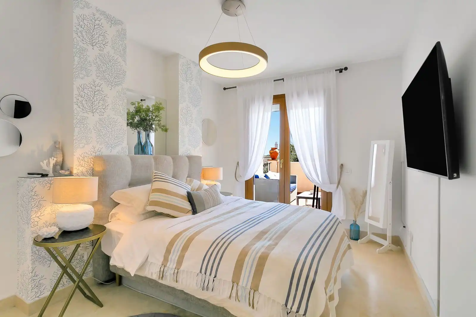 Schlafzimmer von Einfamilien-Reihenhaus zum Verkauf in Estepona mit Privatgarten, Terrasse und Möbliert