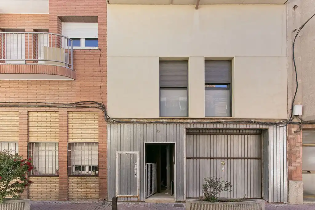 Vista exterior de Casa o chalet en venta en Cornellà de Llobregat con Aire acondicionado