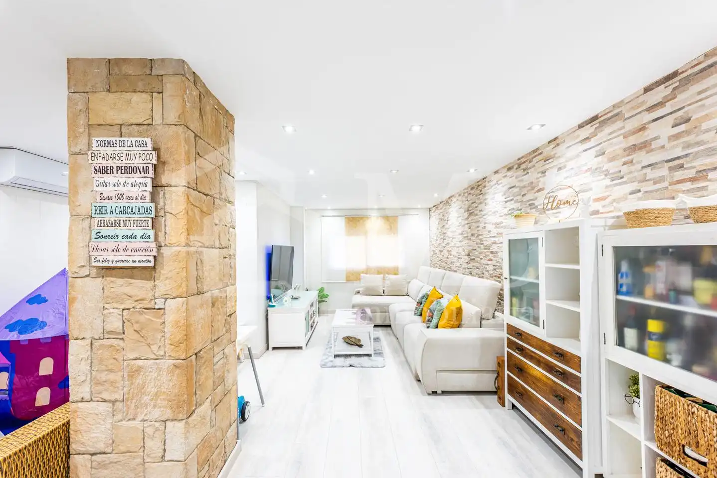 Living room of Flat for sale in Málaga  with Air Conditioner, Terrace and Storage room