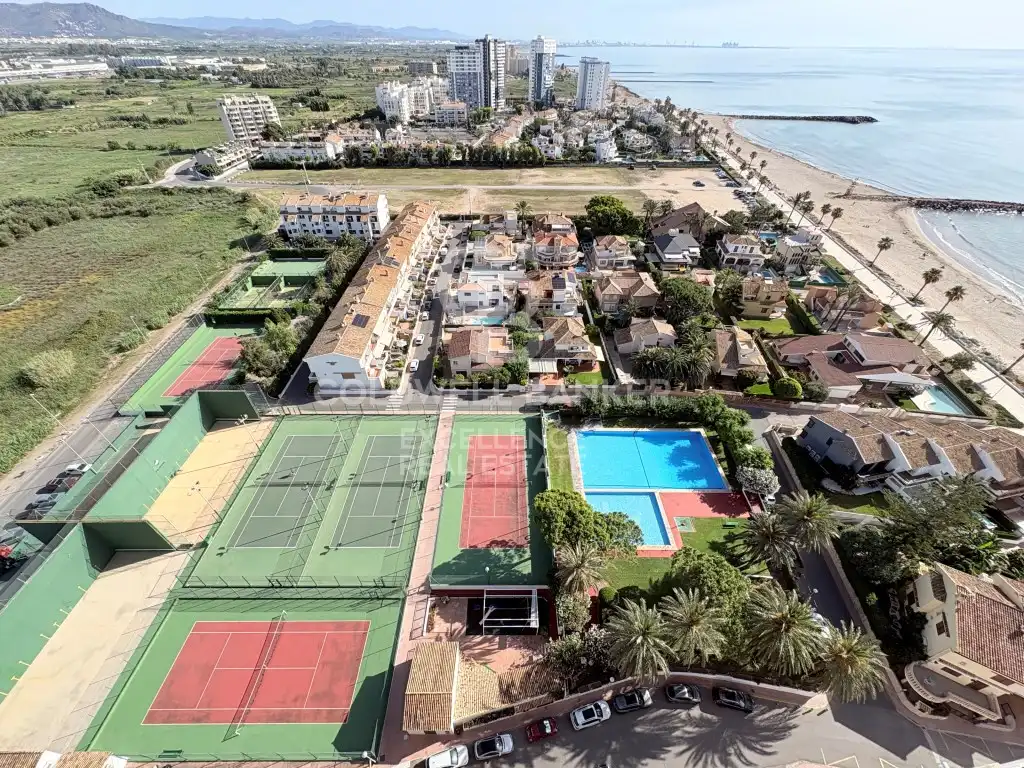 Vista exterior de Planta baja en venta en El Puig de Santa Maria con Jardín privado, Piscina y Horno