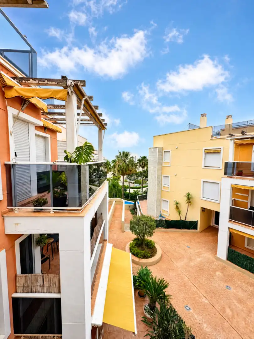 Vista exterior de Apartament de lloguer en Cullera amb Aire condicionat, Terrassa i Moblat