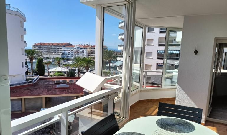 Terrassa de Apartament en venda en Empuriabrava amb Calefacció i Moblat