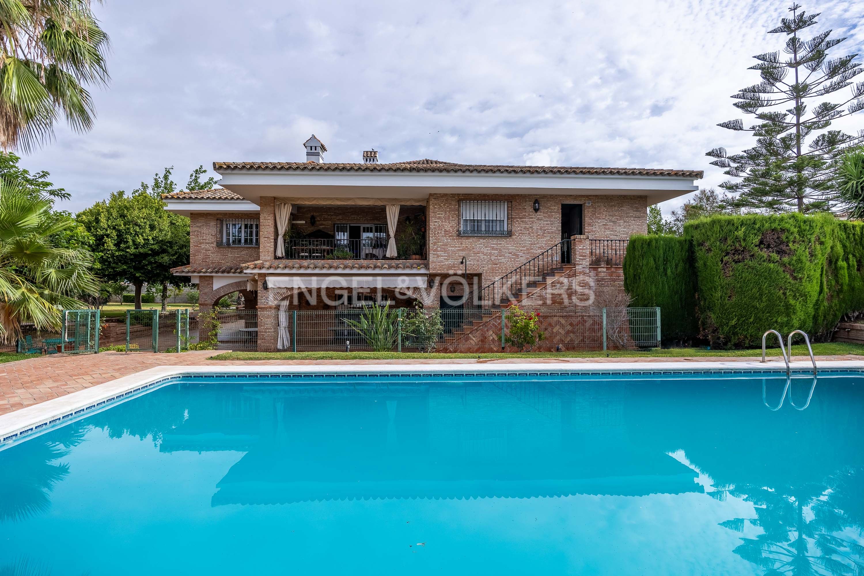 Exterior view of House or chalet for sale in Montequinto  with Air Conditioner, Heating and Private garden