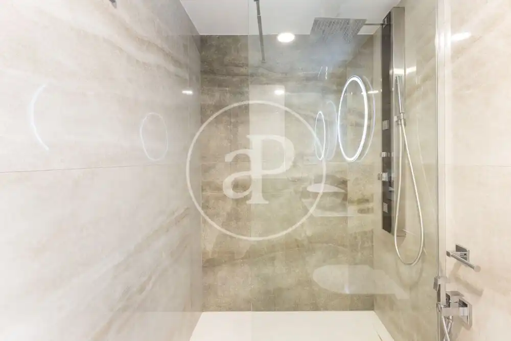 Badezimmer von Wohnung zum Verkauf in Valencia mit Klimaanlage, Heizung und Privatgarten
