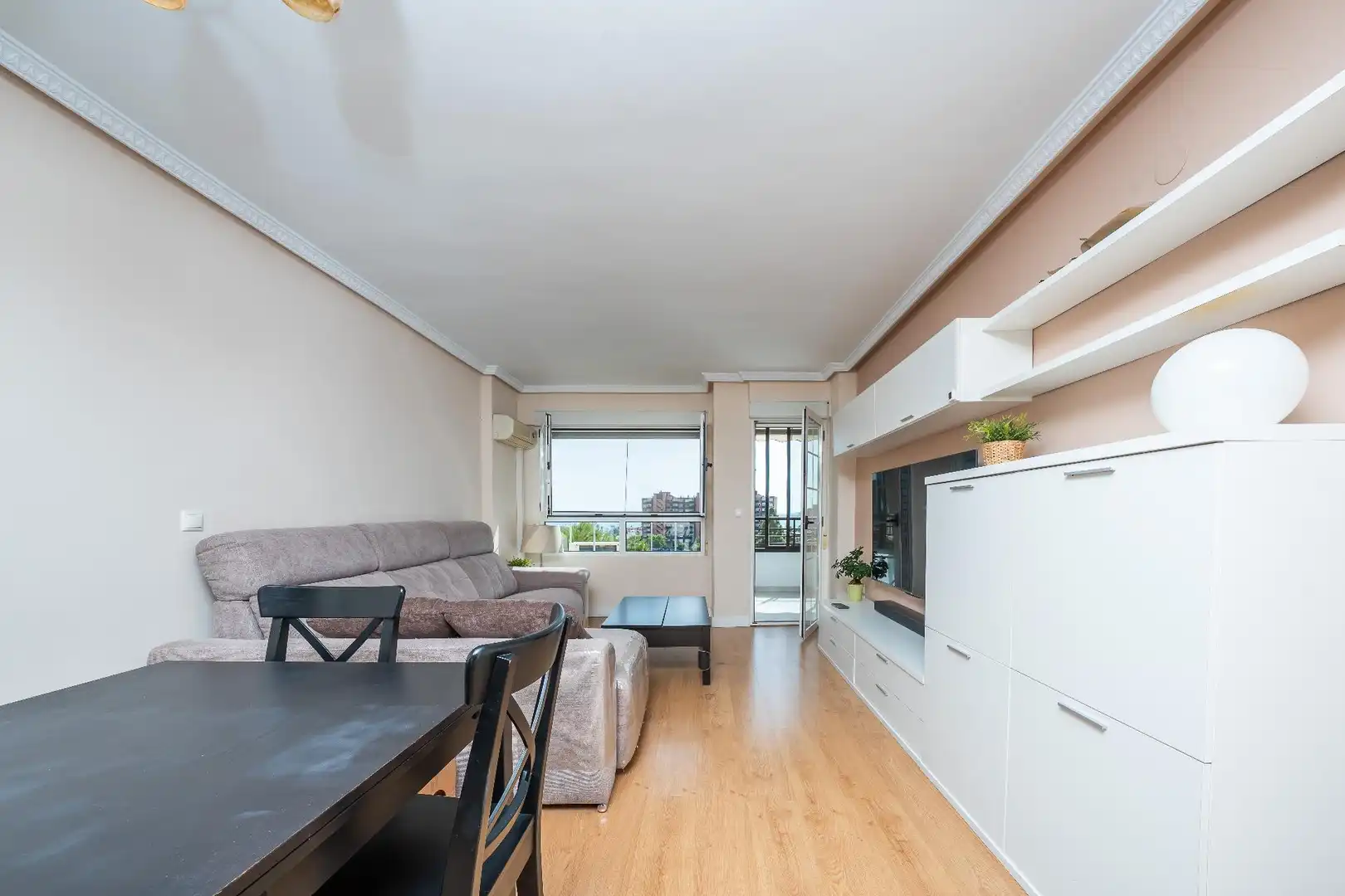 Sala de estar de Apartamento en venta en Alicante / Alacant con Piscina comunitaria