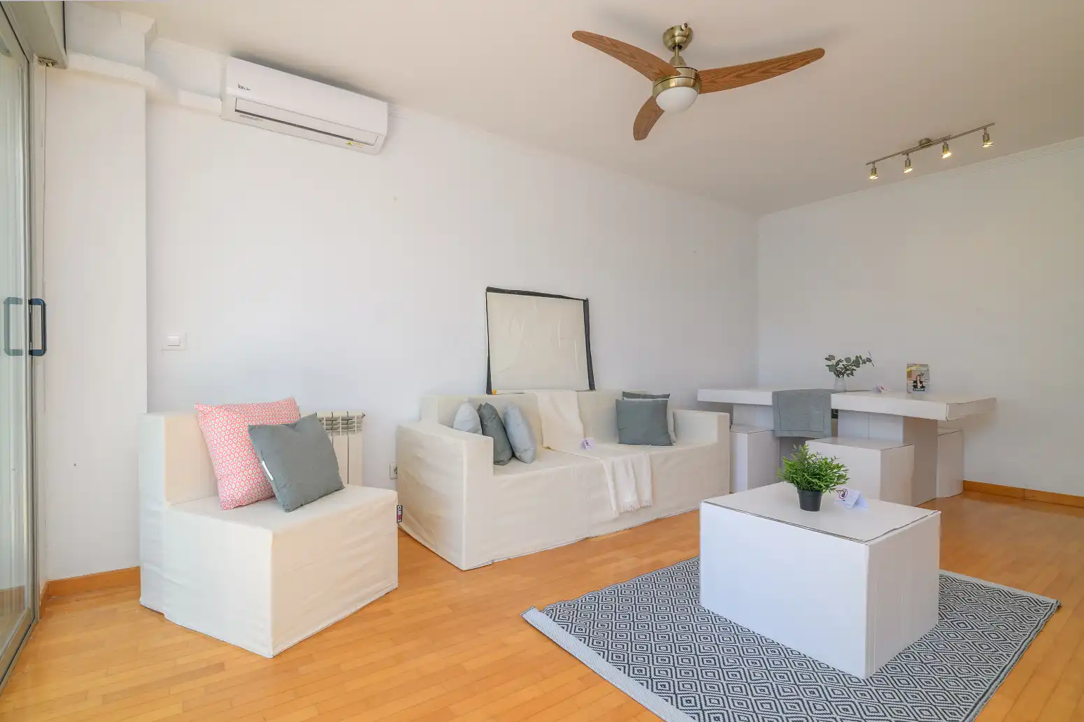 Sala de estar de Piso en venta en Viladecans con Calefacción, Jardín privado y Parquet