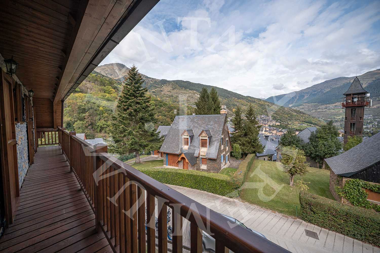 Garden of Single-family semi-detached for sale in Vielha e Mijaran  with Heating, Private garden and Parquet flooring