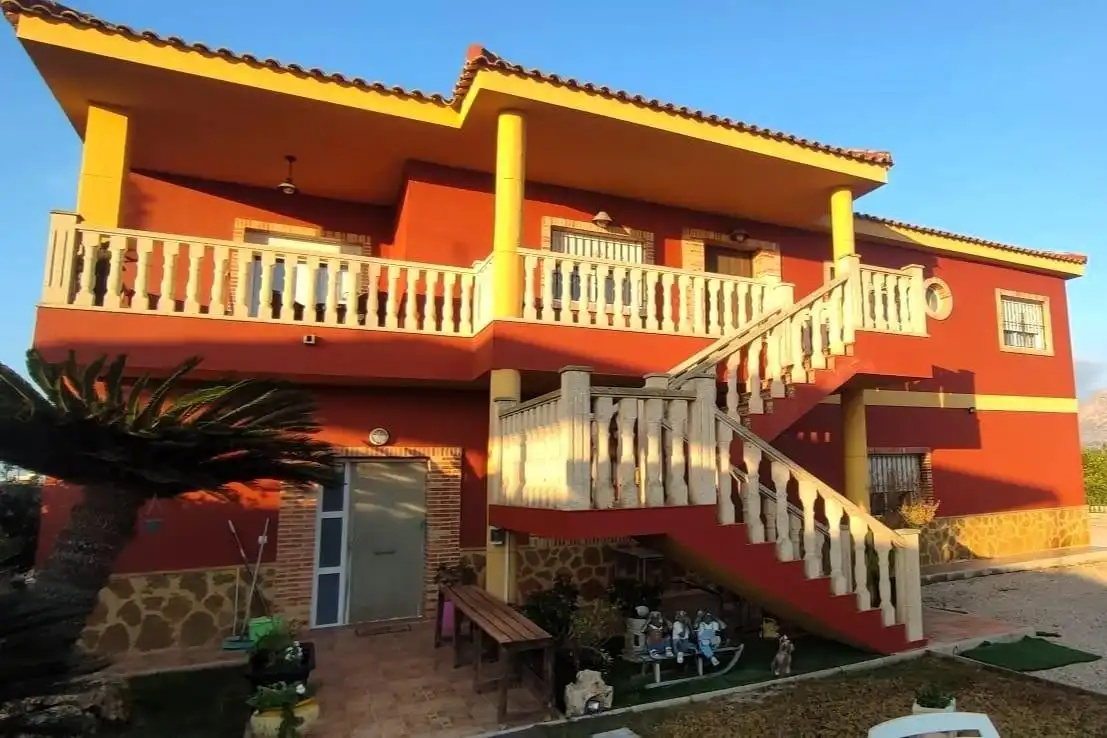 Vista exterior de Casa o xalet en venda en Orihuela amb Aire condicionat, Calefacció i Jardí privat