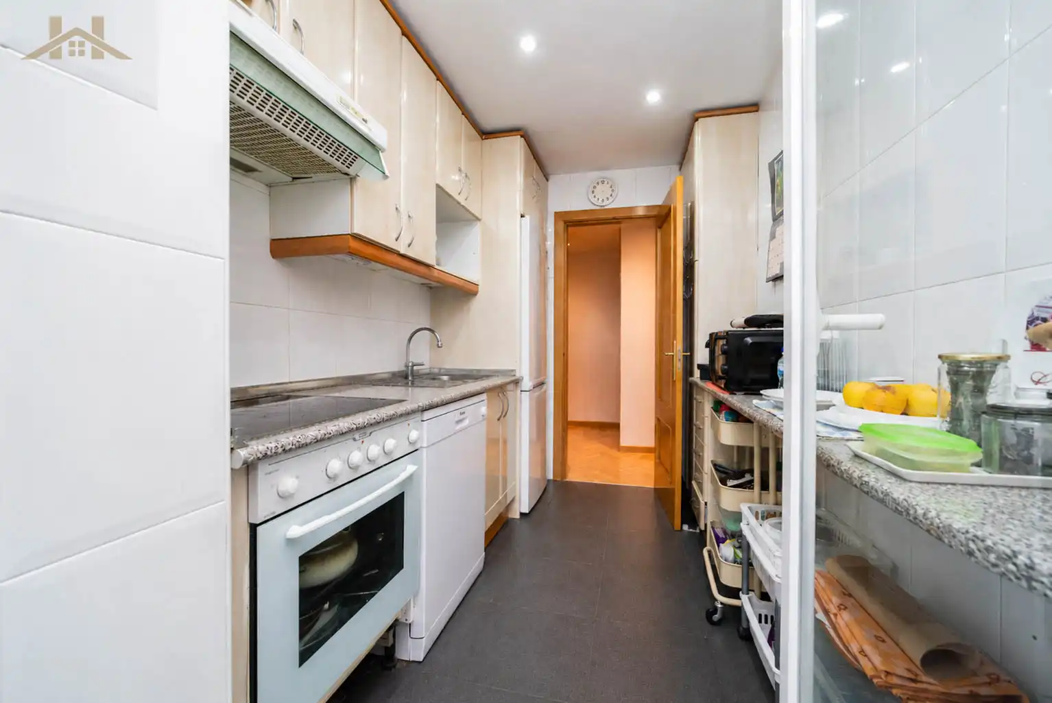Küche von Wohnung zum Verkauf in Alcorcón mit Abstellraum, Ofen und Balkon
