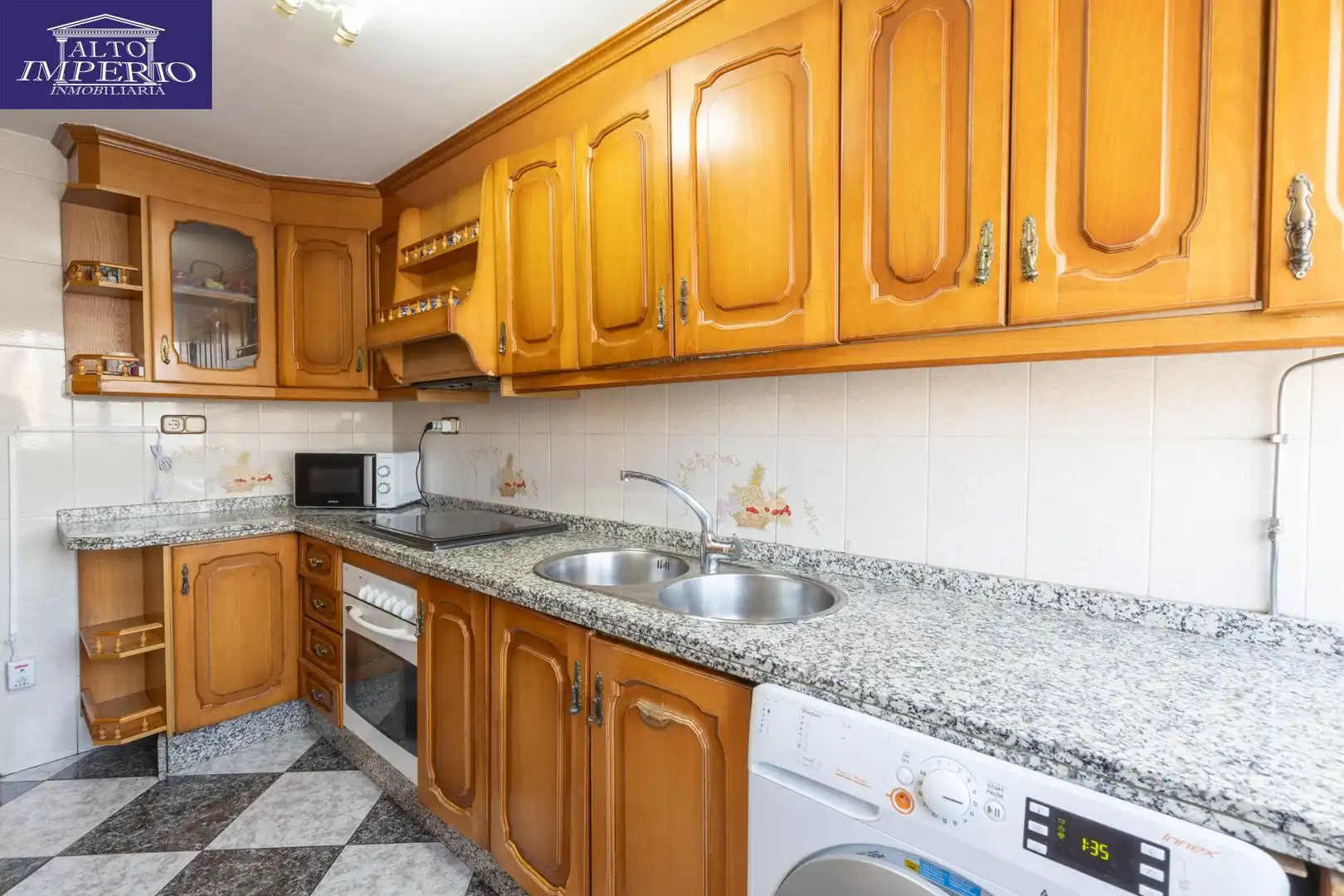 Cuina de Pis en venda en Granada amb Aire condicionat, Moblat i Balcó