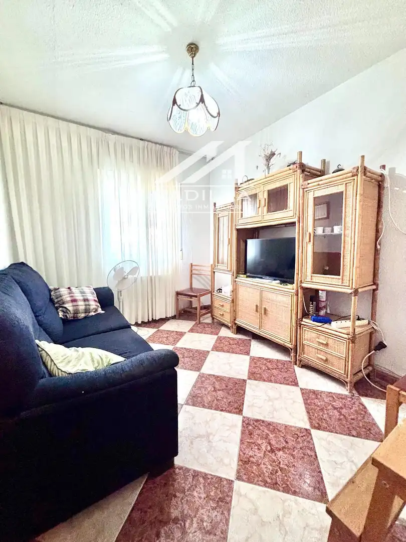 Sala d'estar de Casa o xalet en venda en El Viso de San Juan amb Calefacció, Terrassa i Piscina