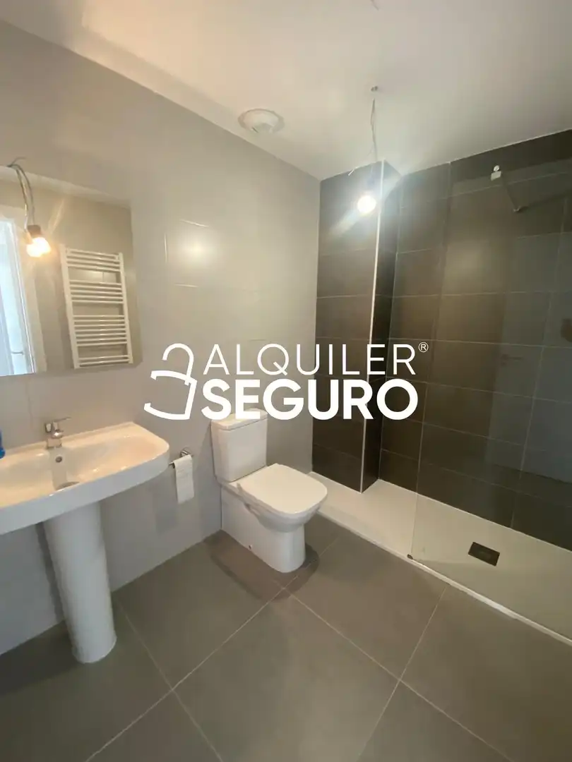 Bathroom of Flat for rent in Azuqueca de Henares  with Heating, Terrace and Swimming Pool