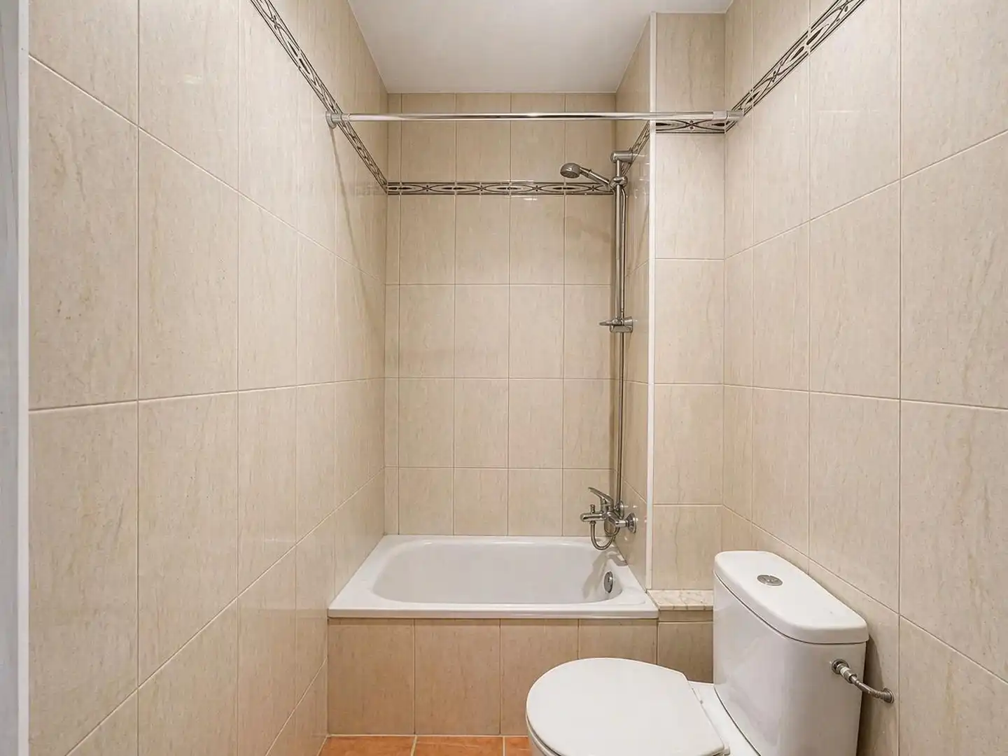 Baño de Piso en venta en Berga con Calefacción, Trastero y Balcón