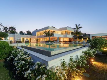 Casa con balcón en venta en Nueva Andalucía