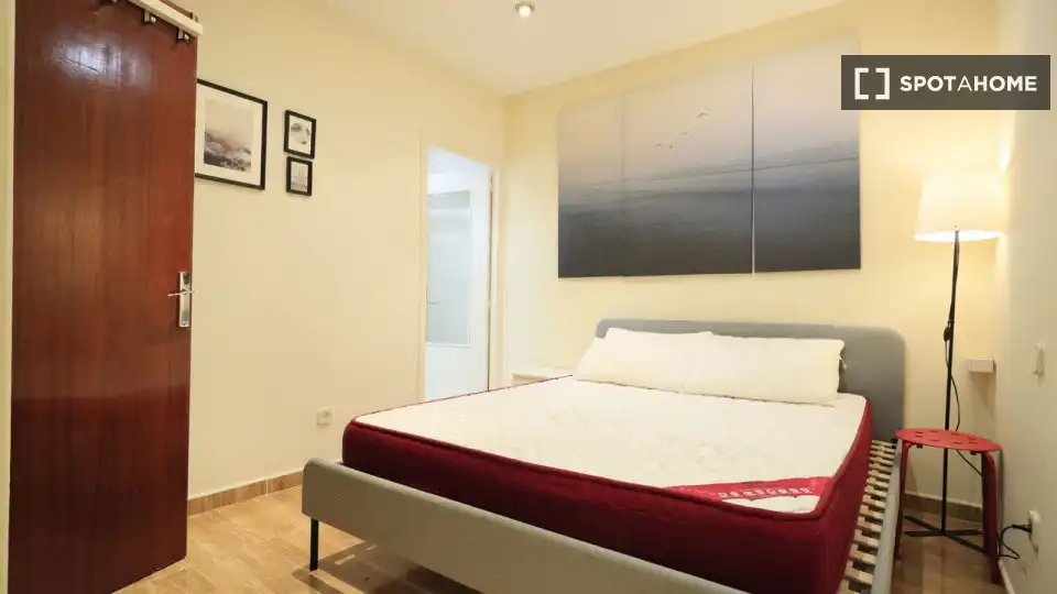 Dormitori de Apartament per a compartir en Madrid amb Aire condicionat, Calefacció i Terrassa