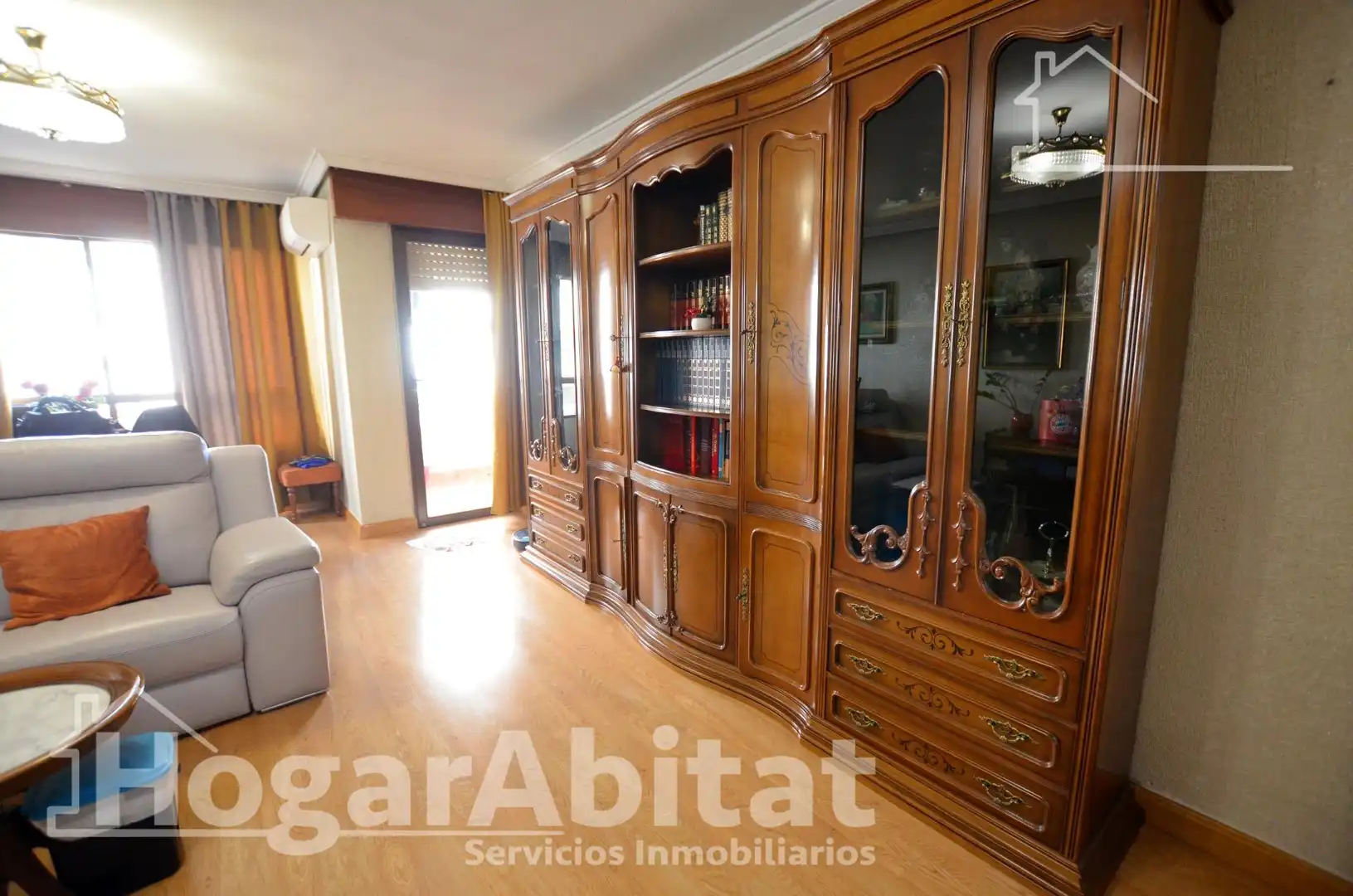 Sala d'estar de Pis en venda en Alicante / Alacant amb Aire condicionat, Parquet i Moblat