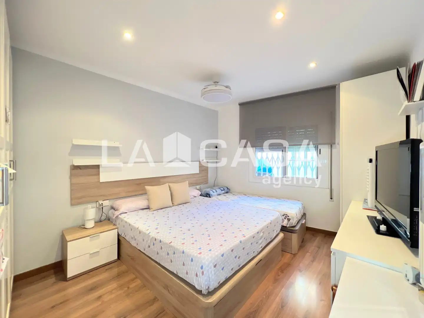 Habitación de Piso en venta en Badalona con Terraza y Balcón