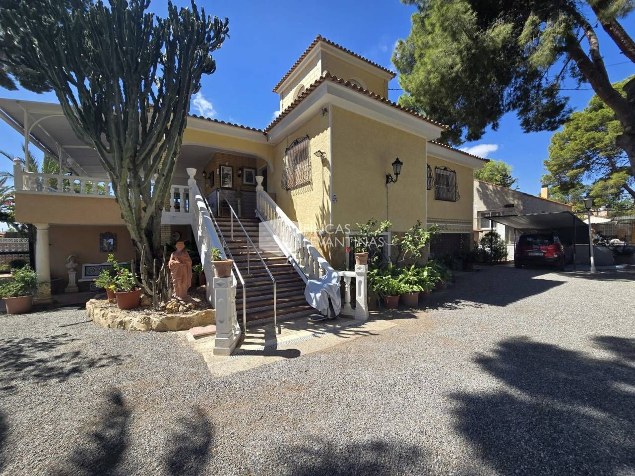 Vista exterior de Casa o chalet en venta en San Vicente del Raspeig / Sant Vicent del Raspeig con Jardín privado, Terraza y Piscina