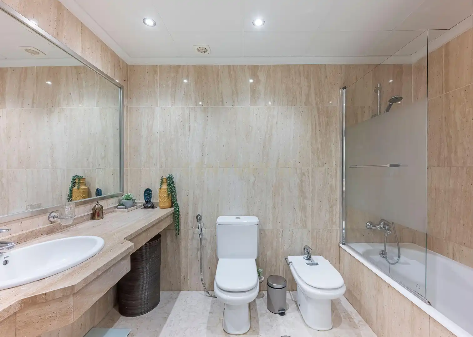 Bathroom of Apartments for rent in Marbella  with Air Conditioner, Private garden and Washing machine