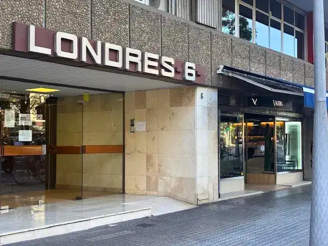 Individuel avec ascenseur à vendre à Carrer de Londres