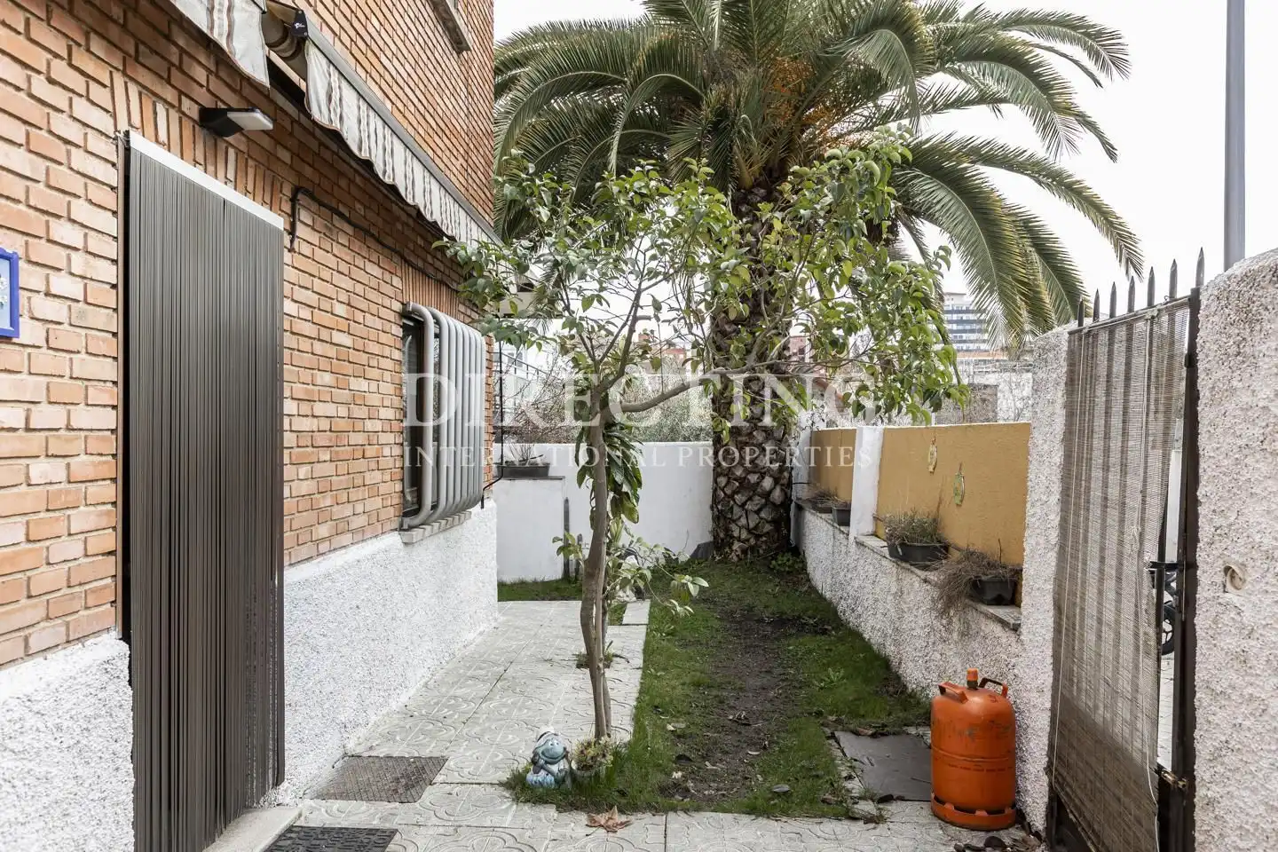Vista exterior de Casa o xalet en venda en Madrid amb Aire condicionat, Calefacció i Jardí privat