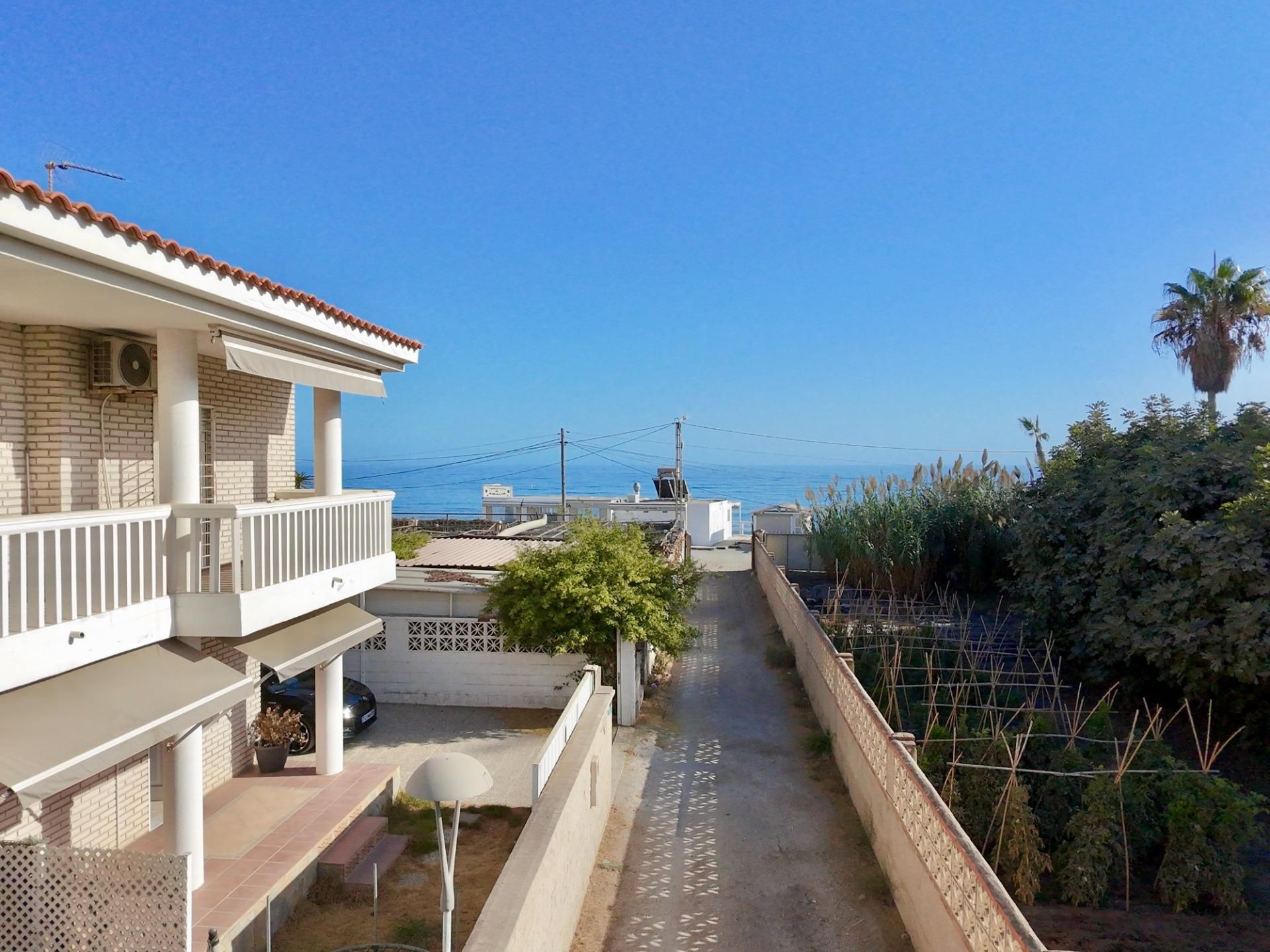 Exterior view of Single-family semi-detached for sale in Rincón de la Victoria  with Air Conditioner, Private garden and Terrace