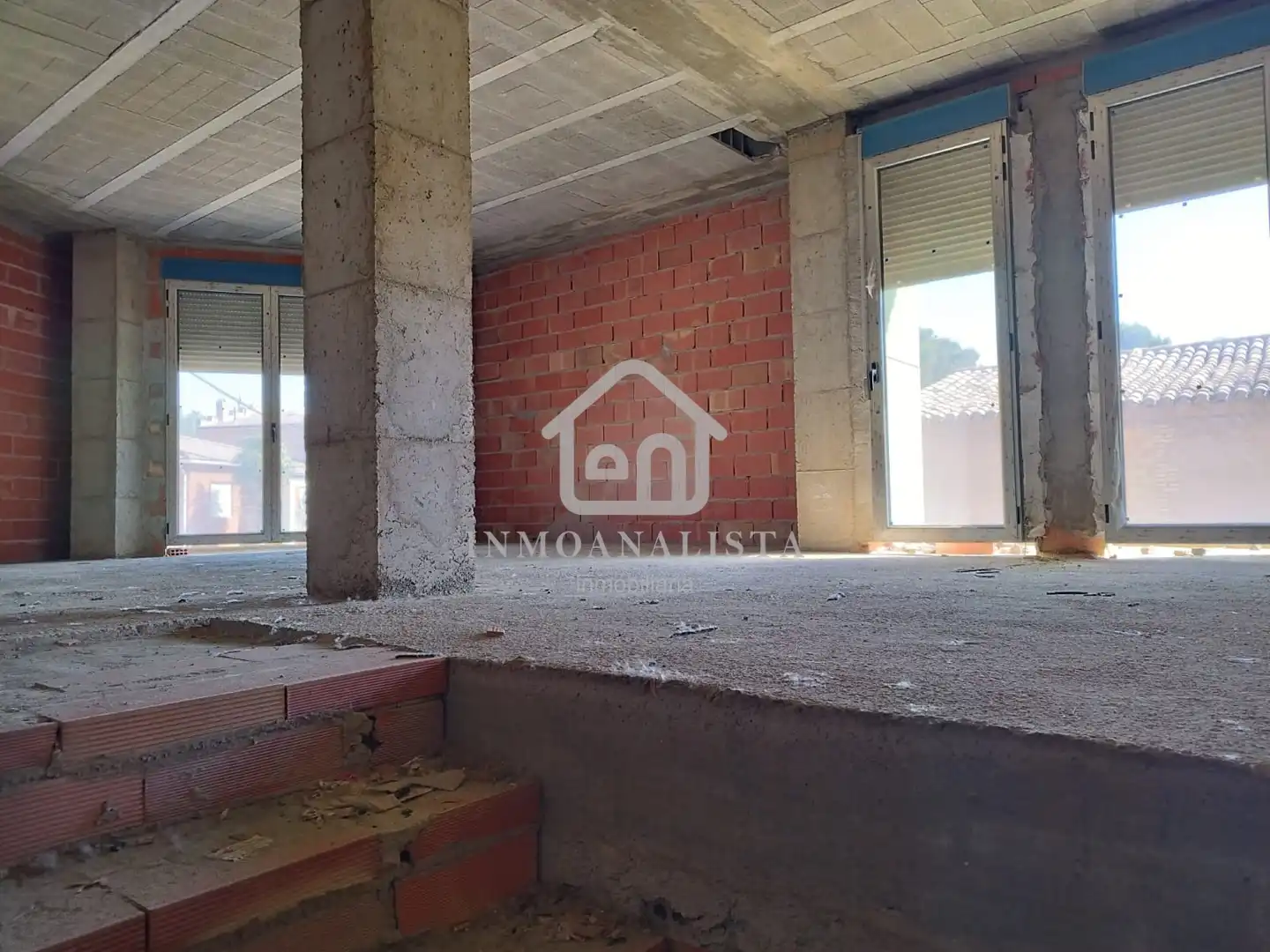 Vista exterior de Casa adosada en venta en Requena con Balcón