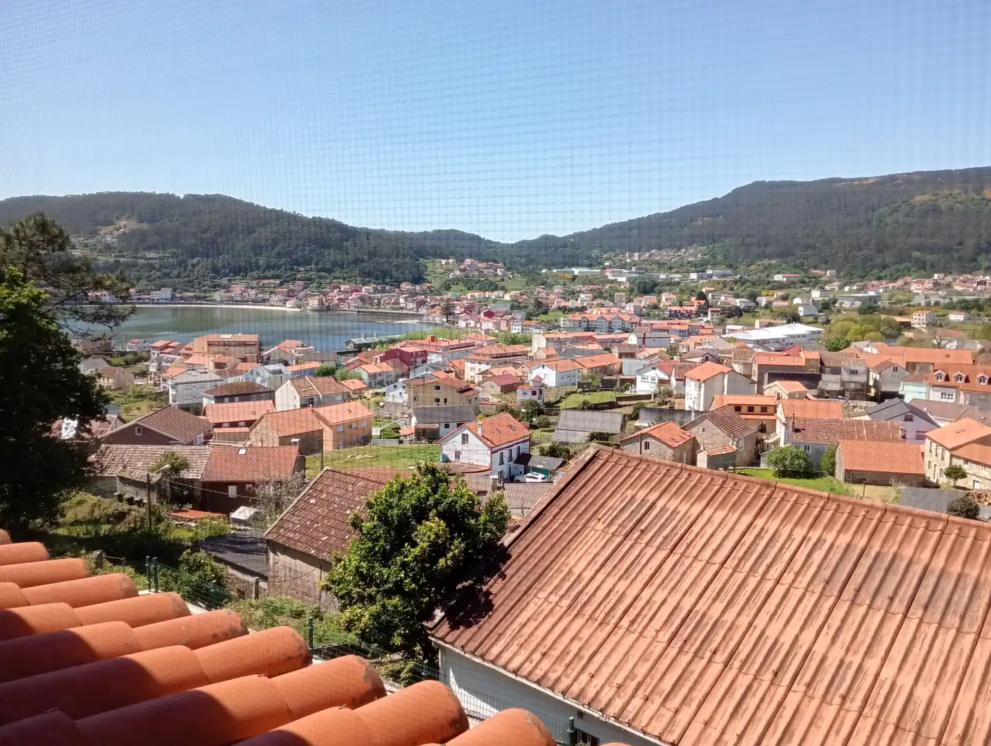 Vista exterior de Casa o xalet en venda en Muros amb Aire condicionat, Calefacció i Jardí privat