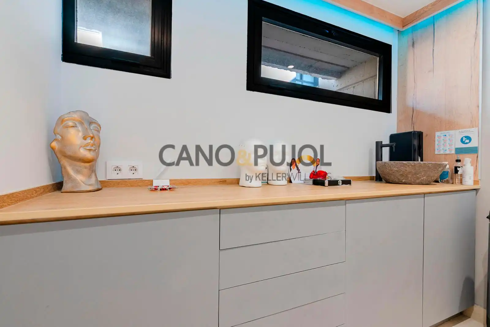 Büro zum Verkauf in Barcelona mit Klimaanlage, Heizung und Abstellraum