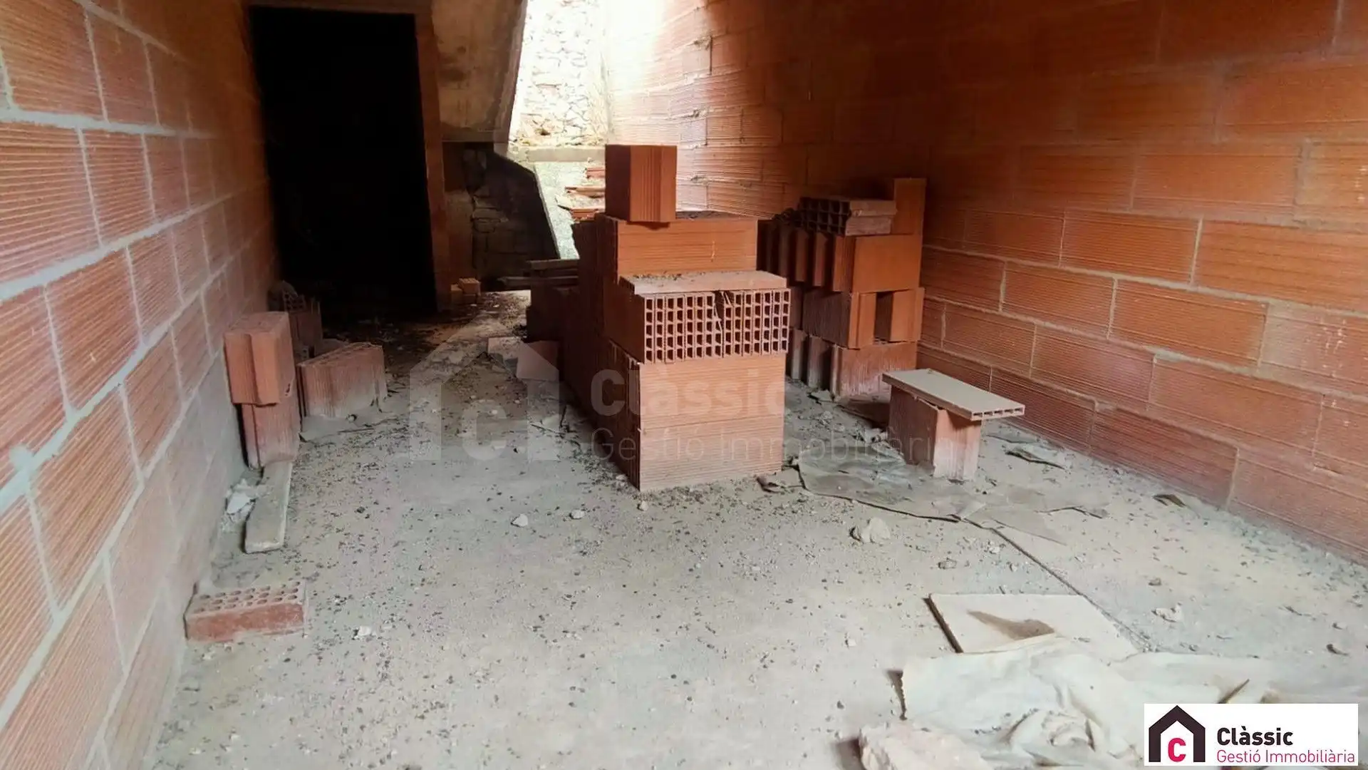 Casa adosada en venda a Els Prats de Rei