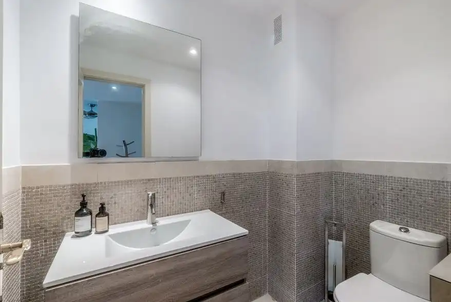 Bany de Dúplex en venda en Marbella amb Aire condicionat, Terrassa i Moblat
