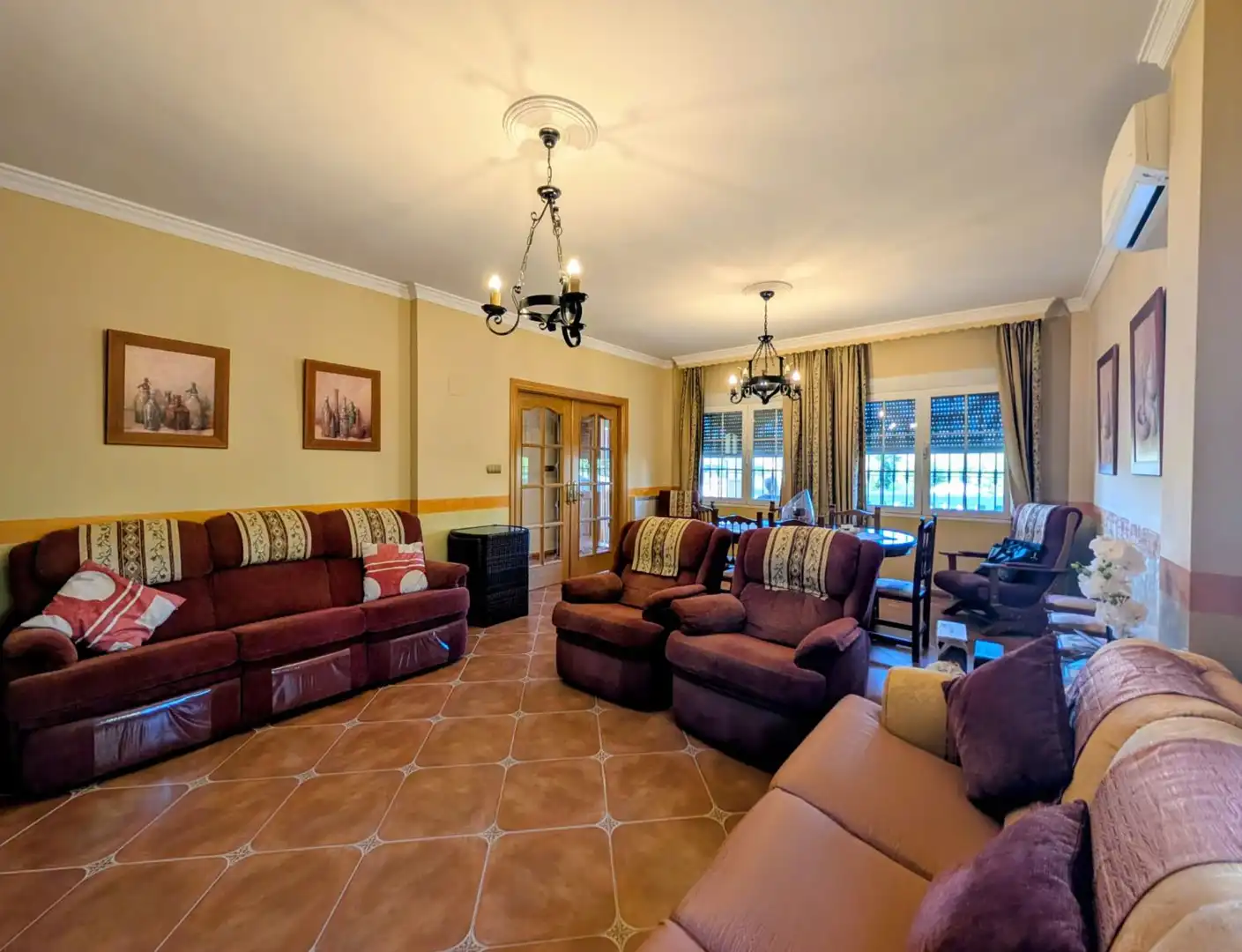 Sala d'estar de Casa o xalet en venda en Loja amb Aire condicionat, Calefacció i Jardí privat
