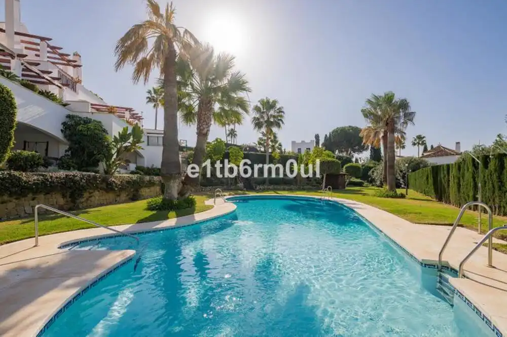 Vista exterior de Apartamento en venta en Marbella con Aire acondicionado, Terraza y Piscina