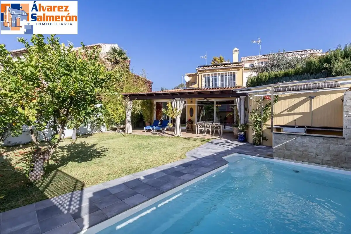 Casa o chalet en venta en Calle ZORAYA, Camino de los Neveros - Serrallo