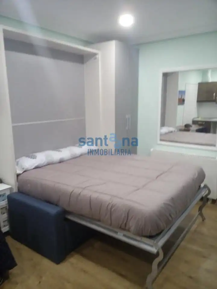 Dormitori de Loft de lloguer en León Capital  amb Calefacció, Parquet i Moblat
