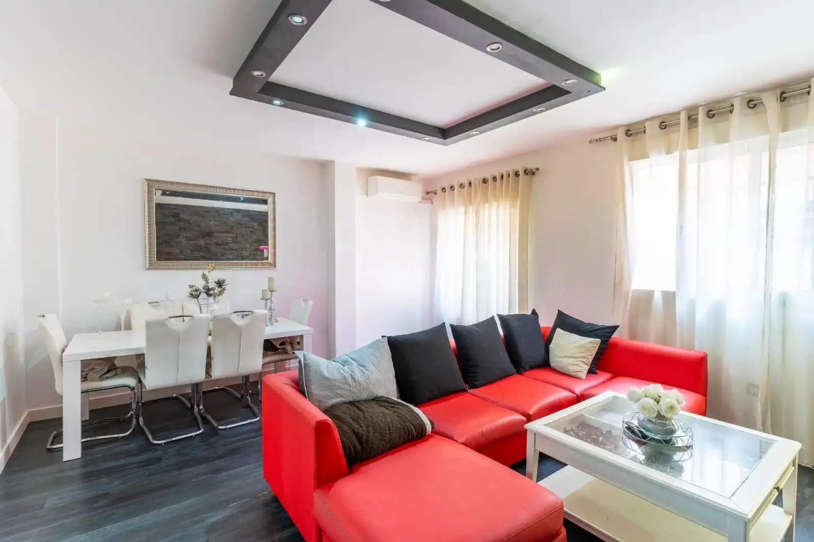Sala d'estar de Casa adosada en venda en Roquetas de Mar amb Aire condicionat i Terrassa
