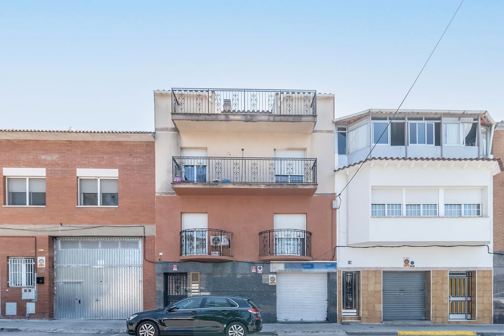 Exterior view of Study for sale in Rubí