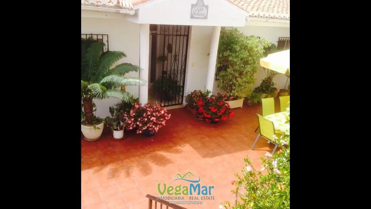 Vista exterior de Casa o chalet en venta en Almuñécar con Jardín privado y Terraza