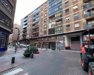 Vista exterior de Local en venda en Bilbao 