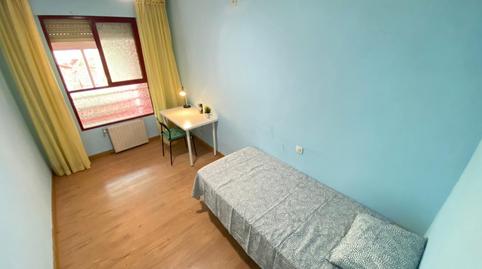 Photo 3 of Flat to share in Calle del Cabo Machichaco, 5, Entrevías, Madrid