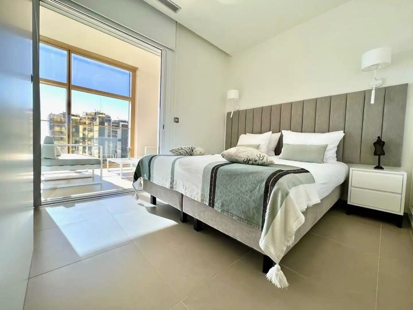 Dormitori de Casa o xalet de lloguer en Benidorm amb Aire condicionat, Jardí privat i Moblat