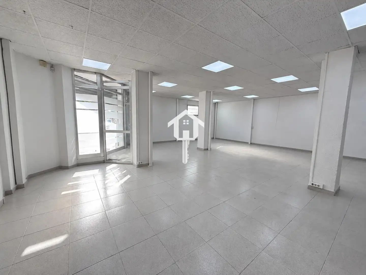 Business premises for sale in Calle MARTIN LUTHER KING, imagen 8