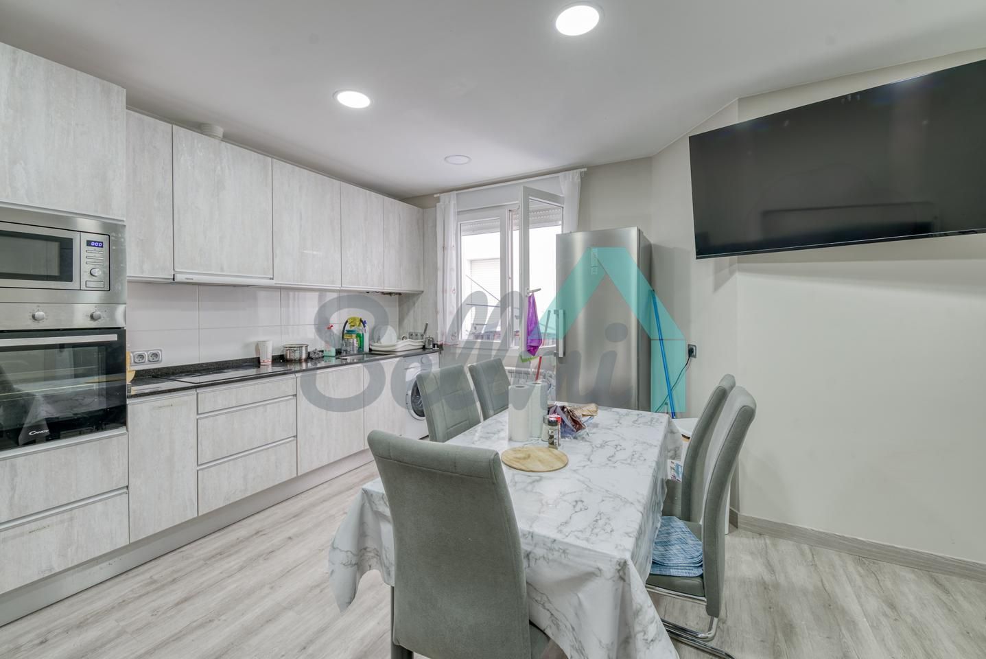 Kitchen of Flat to share in Oviedo   with Heating, Parquet flooring and Furnished