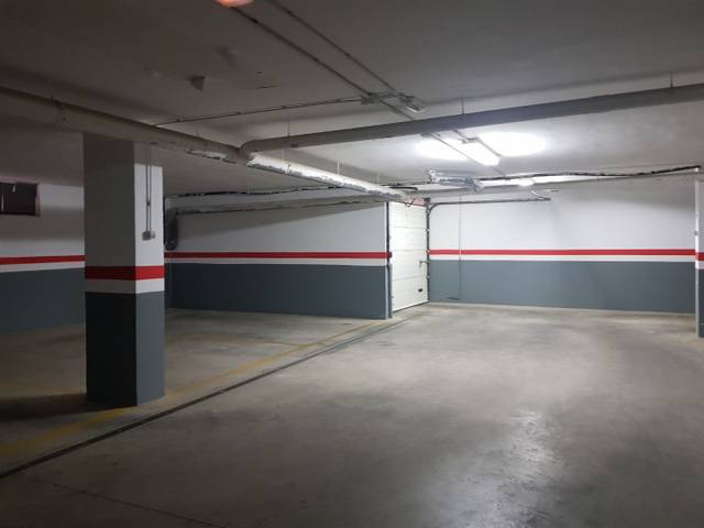 Garaje en Alquiler en Calle Tino Casal en Aguadulce Sur