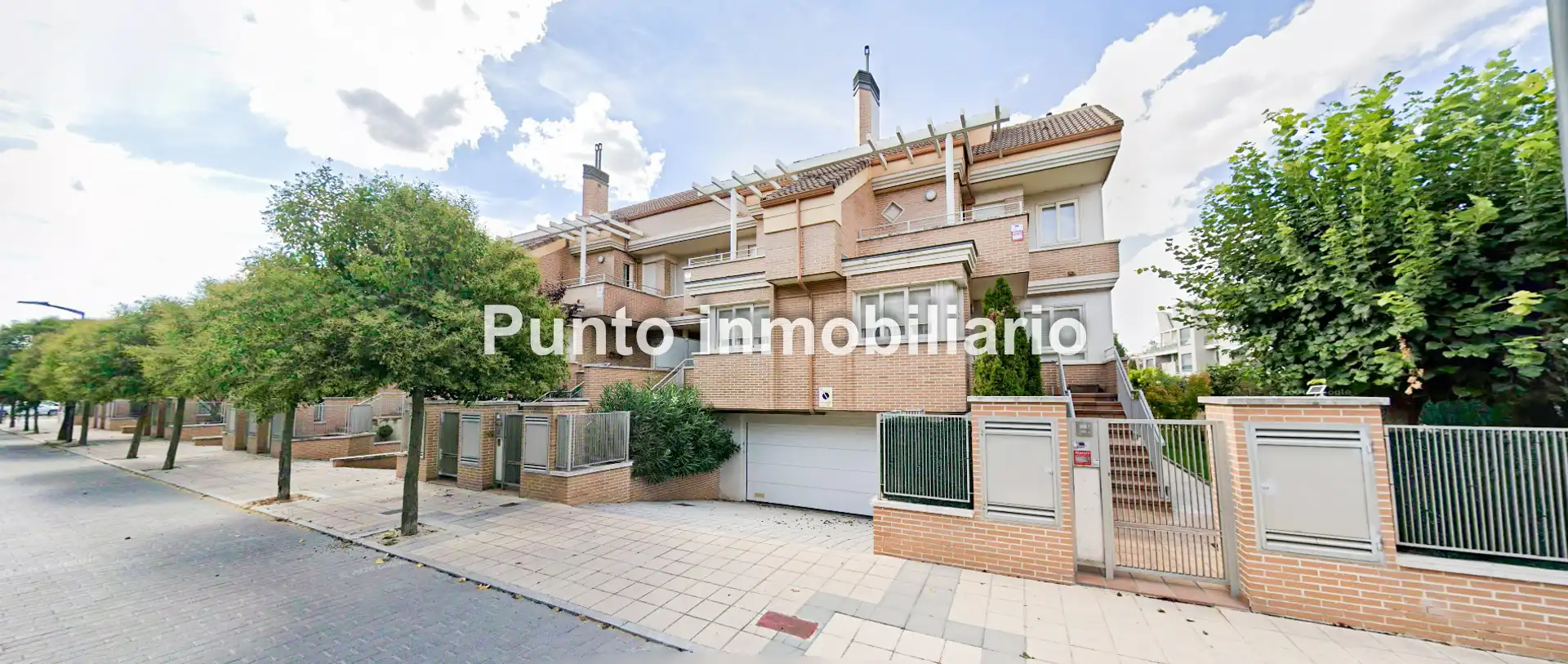 Vista exterior de Casa adosada de alquiler en Valladolid con Aire acondicionado, Calefacción y Jardín privado